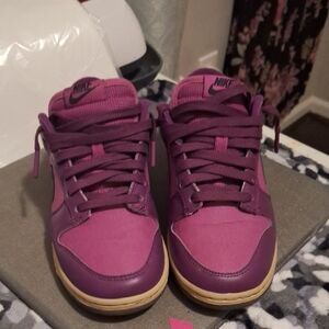 Nike Women's Magenta Sneakers